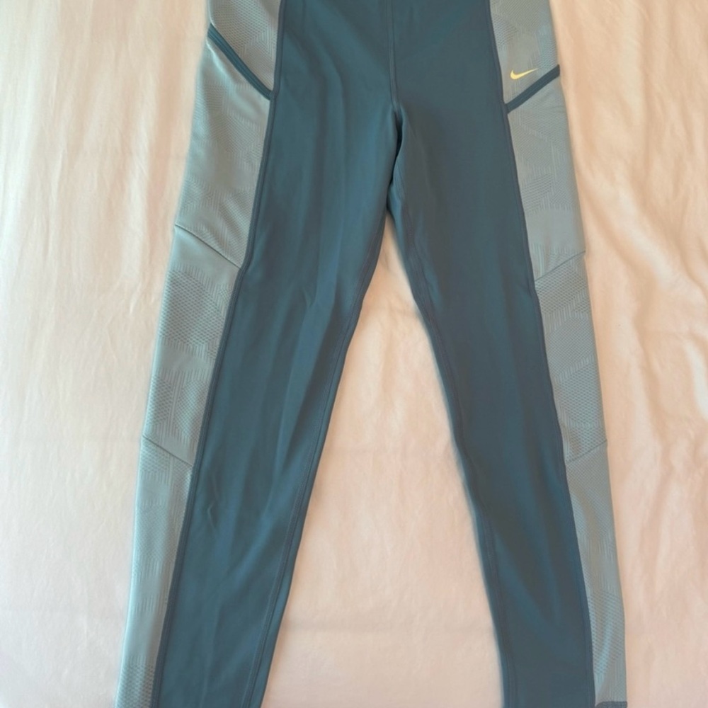 Brand new Nike Blue and Gray Leggings 7/8 inseam